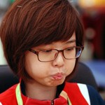 頭に針を刺した韓国の美人棋士